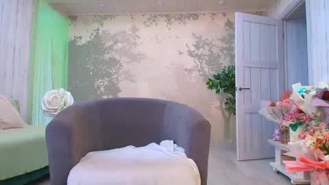 Eva  online show from May 15, 12:52 pm