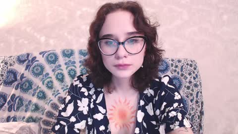 Snapshot of sunshinehella chatting on December 30, 6:09 am Hella online show from December 30, 6:09 am