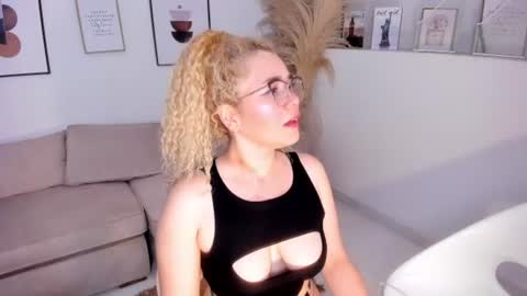 susan_blond online show from August 1, 1:35 pm