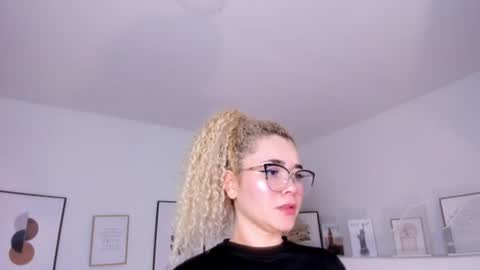 susan_blond online show from July 28, 6:20 pm