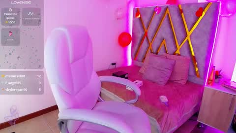 Snapshot of susan_hottye_ chatting on February 22, 11:46 am Susan online show from February 22, 11:46 am