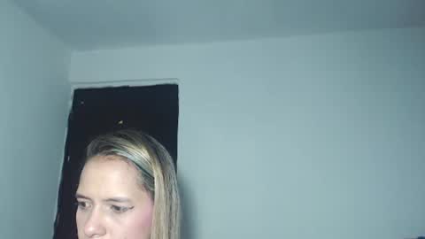 Snapshot of susanleroy chatting on February 13, 10:12 am susanleroy online show from February 13, 10:12 am