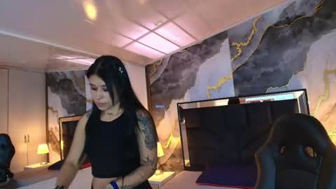 susanvilla online show from July 15, 8:02 pm