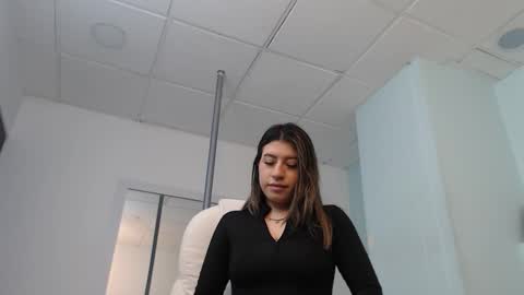 susanwilliams_ online show from March 9, 11:02 am