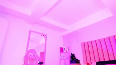 Snapshot of sussan_nicolle1 chatting on October 20, 12:19 pm Sussan Nicole online show from October 20, 12:19 pm