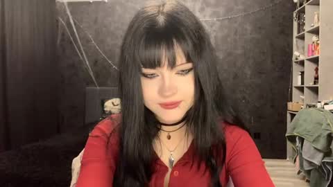EmilySuonn online show from April 27, 5:15 am