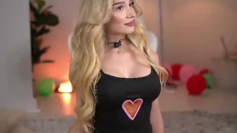 SweetLuna online show from June 19, 3:11 am