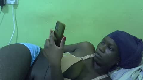 sweet_cherie1 online show from April 30, 7:19 pm