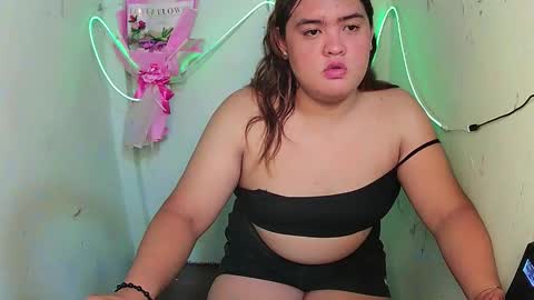 Snapshot of sweet_frex123 chatting on October 13, 3:14 pm sweet_frex123 online show from October 13, 3:14 pm
