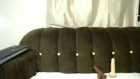 sweet_sassy1202 online show from May 1, 11:52 pm