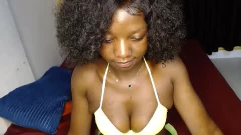 ellanah Tracie online show from November 30, 2:05 am