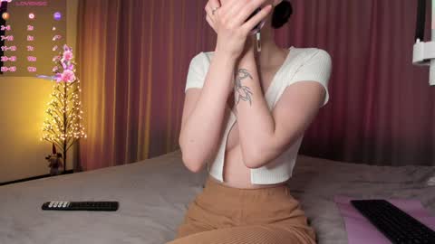 Snapshot of sweet_sonechka chatting on December 11, 10:36 am sweet_sonechka online show from December 11, 10:36 am