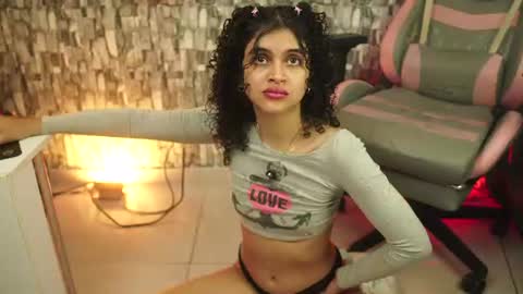 Salom independent model online show from August 1, 9:06 pm