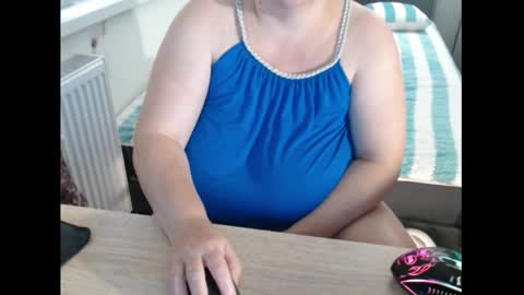 Snapshot of sweetboobs85h chatting on October 12, 2:19 pm Sweetboobs85h online show from October 12, 2:19 pm