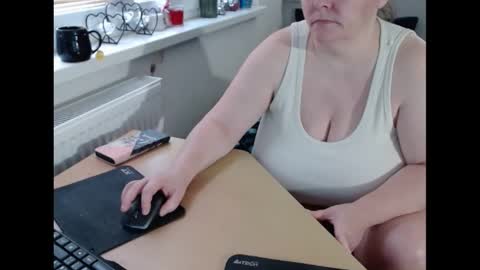 Snapshot of sweetboobs85h chatting on February 7, 9:26 am Sweetboobs85h online show from February 7, 9:26 am