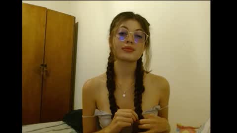 sweetcalm_ online show from February 20, 8:09 pm