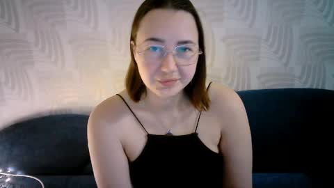 sweetchealy online show from May 12, 9:06 am