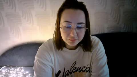 sweetchealy online show from May 15, 9:23 am