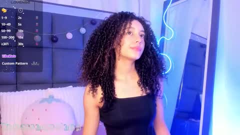 Snapshot of sweetcurly1 chatting on October 17, 10:51 am M I A online show from October 17, 10:51 am
