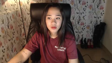 Snapshot of sweetdannica chatting on December 19, 7:40 am Danni online show from December 19, 7:40 am