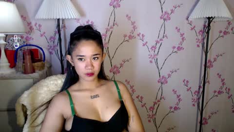 Snapshot of sweetdannica chatting on January 6, 6:36 am Danni online show from January 6, 6:36 am