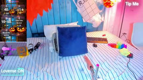 Mia online show from October 31, 1:04 pm