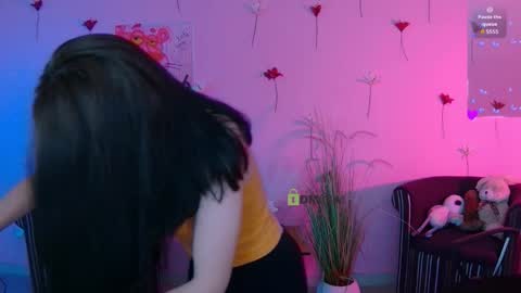 Chloe online show from April 25, 1:41 pm