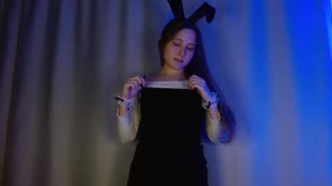 Annie online show from October 31, 8:35 pm