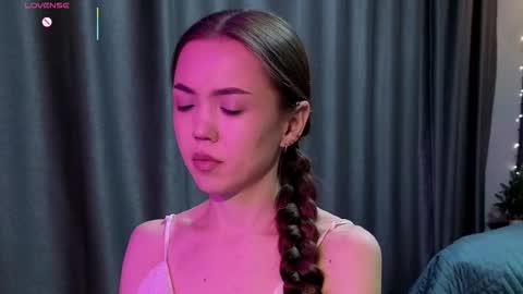 sweetieee_kira online show from February 6, 1:42 am