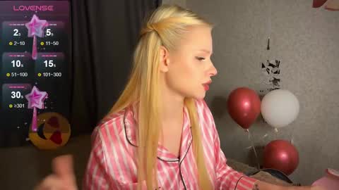 Snapshot of sweetielis chatting on December 20, 3:14 am sweetie Lisa3 online show from December 20, 3:14 am