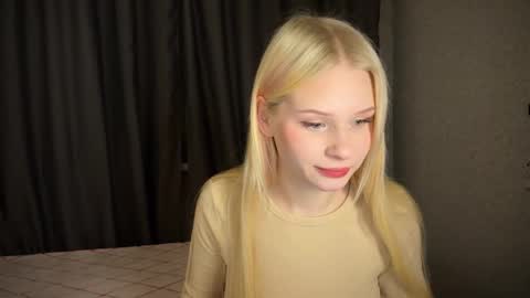Snapshot of sweetielis chatting on January 2, 2:13 pm sweetie Lisa3 online show from January 2, 2:13 pm