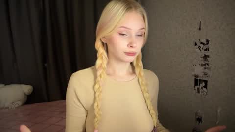 Snapshot of sweetielis chatting on January 4, 4:12 am sweetie Lisa3 online show from January 4, 4:12 am
