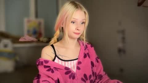 Snapshot of sweetielis chatting on December 22, 1:22 pm sweetie Lisa3 online show from December 22, 1:22 pm