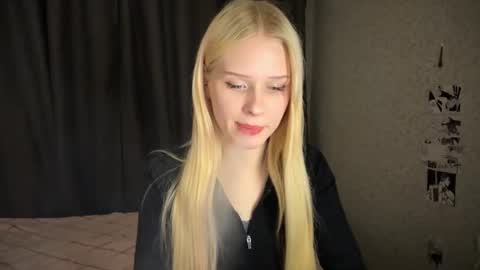 Snapshot of sweetielis chatting on January 3, 2:51 pm sweetie Lisa3 online show from January 3, 2:51 pm