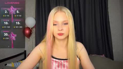 Snapshot of sweetielis chatting on December 14, 12:23 pm sweetie Lisa3 online show from December 14, 12:23 pm