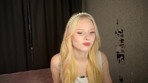 Snapshot of sweetielis chatting on December 28, 4:30 am sweetie Lisa3 online show from December 28, 4:30 am