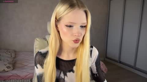 Snapshot of sweetielis chatting on March 12, 2:45 pm sweetie Lisa3 online show from March 12, 2:45 pm
