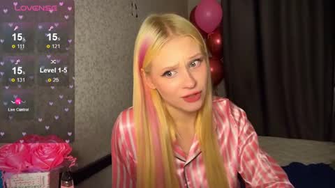 Snapshot of sweetielis chatting on December 6, 2:17 pm sweetie Lisa3 online show from December 6, 2:17 pm