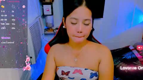 Snapshot of sweetienicole chatting on September 19, 1:43 pm Nicole online show from September 19, 1:43 pm