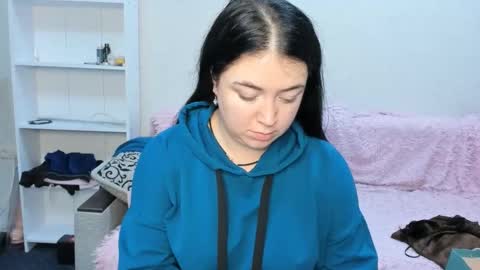 Snapshot of sweetmarylove chatting on December 17, 9:28 am sweetmarylove online show from December 17, 9:28 am