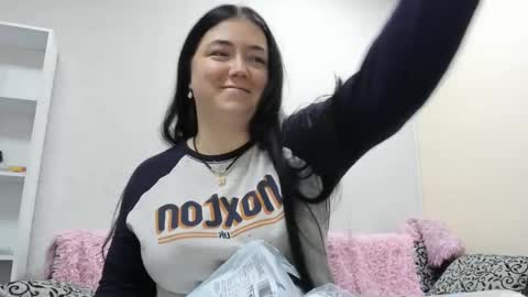 Snapshot of sweetmarylove chatting on December 13, 9:58 am sweetmarylove online show from December 13, 9:58 am