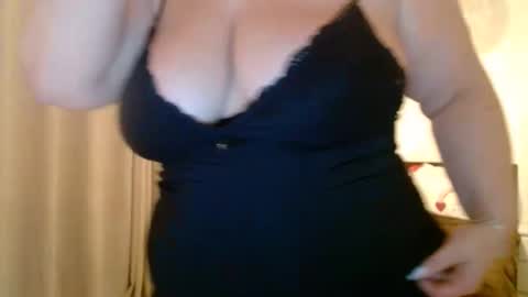 Snapshot of sweetmayacutie chatting on February 5, 2:59 pm sweetmaya online show from February 5, 2:59 pm