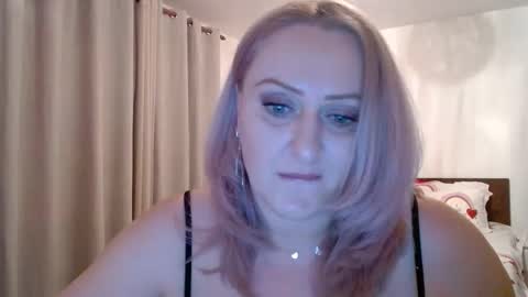 Snapshot of sweetmayacutie chatting on February 27, 4:53 pm sweetmaya online show from February 27, 4:53 pm