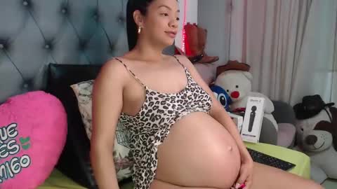 Snapshot of sweetmom12 chatting on January 20, 11:45 am Sweetmom12 online show from January 20, 11:45 am