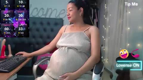 Snapshot of sweetmom12 chatting on February 13, 1:48 pm Sweetmom12 online show from February 13, 1:48 pm