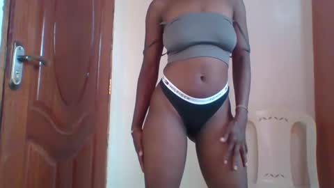 Snapshot of sweetpasion2 chatting on March 7, 10:24 am sweetpasion2 online show from March 7, 10:24 am