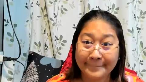 Snapshot of sweetpilipina88 chatting on October 26, 5:25 am MIA online show from October 26, 5:25 am