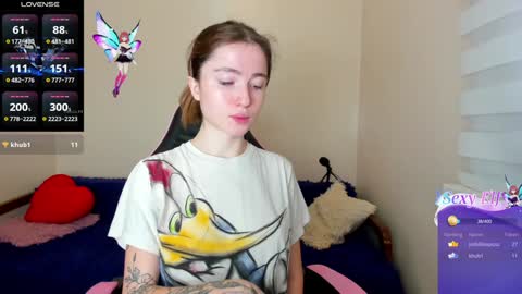 Snapshot of sweets_alma chatting on December 6, 7:43 am sweets_alma online show from December 6, 7:43 am