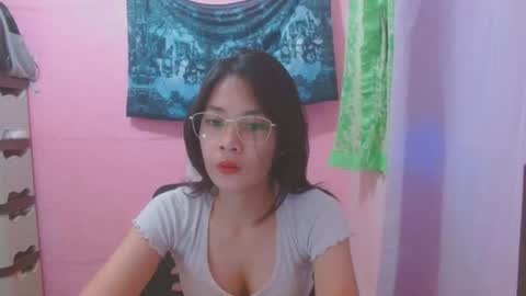 Mia online show from August 2, 5:32 am