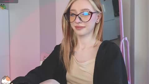 Snapshot of sweetuniporn chatting on December 5, 11:05 am Elis im back fav vibes 66100222 and 160 online show from December 5, 11:05 am